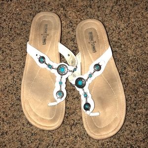 Minnetonka small heel white sandal "Boca thong"
